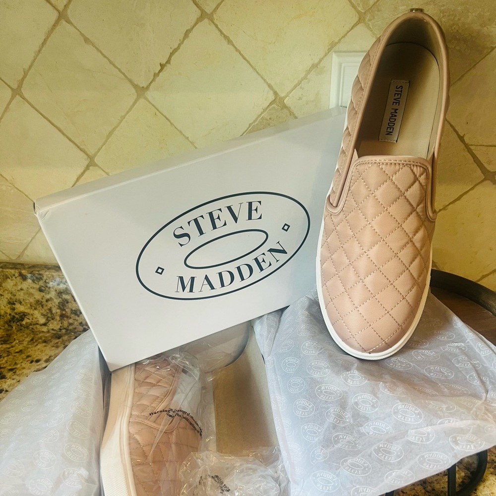 Brand New Steve Madden ECENTRCQ BLUSH.
